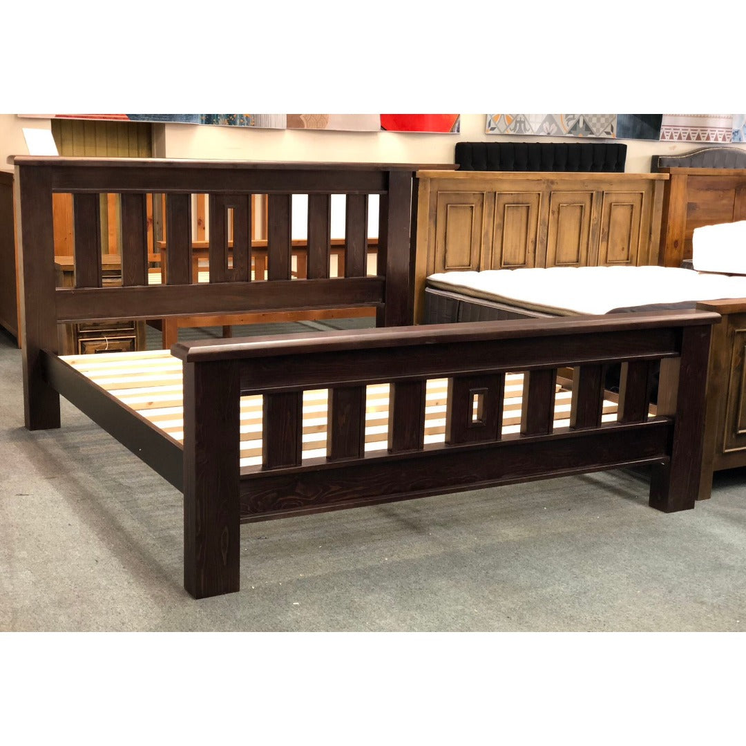 Felton Solid Pinewood 4pcs Bedroom Set